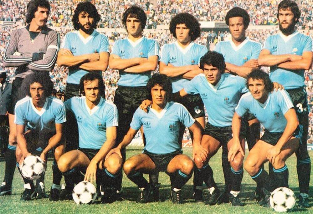 Ayaktakiler Oturanlar Uruguay 1980