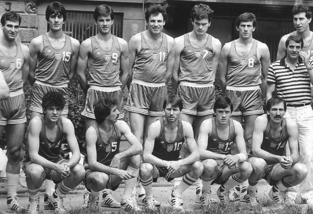 Ayaktakiler Oturanlar Yugoslavya 1984